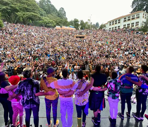 Los Caligaris tocaron en Colombia ante diez mil personas